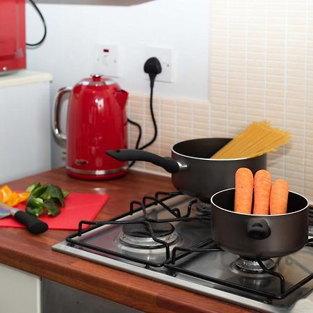 Premier - Wishaw En-Suite Apartment Eksteriør billede
